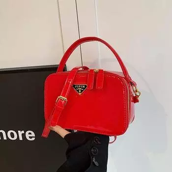 Популярная в этом году женская сумка из мягкой кожи. Весна 2024 года. Новая модная универсальная маленькая квадратная сумка через плечо на одно плечо.