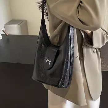 Популярная в этом году женская сумка лето 2024 новая модная нишевая дизайнерская сумка через плечо женская сумка-ведро чёрный