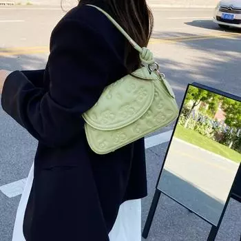 Популярная в этом году женская сумка летом 2022 года — это модный и универсальный новый стиль с ощущением иностранного стиля и нишевой модной тенденцией.