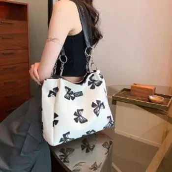 Популярная женская сумка этого года. Новинка 2023 года. Холщовая модная сумка на плечо. Нишевая минималистичная и стильная студенческая большая сумка.