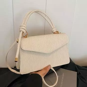 Популярные плетеные сумки этого года. Женские модные сумки через плечо. Женские сумки-мессенджеры из ниши. коричневый