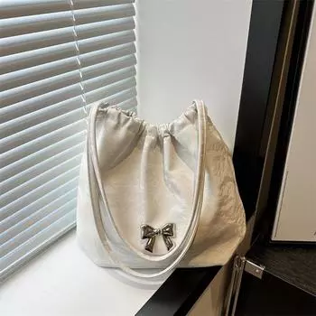 Популярные сумки этого года, женская новая осенняя сумка-ведро с бабочкой 2024 года, сумка-мессенджер с цепочкой в иностранном стиле чёрный