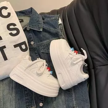 Популярные туфли на толстой подошве с крошкой, увеличивающие рост, маленькие белые туфли для женщин, весна 2025, новые супер-повседневные туфли для досок 35 белый