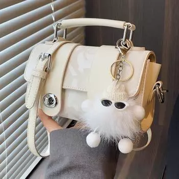 Популярные женские сумки этого года. Весна и лето 2024. Новые высококачественные портативные маленькие квадратные сумки. Модные универсальные сумки на плечо. чёрный