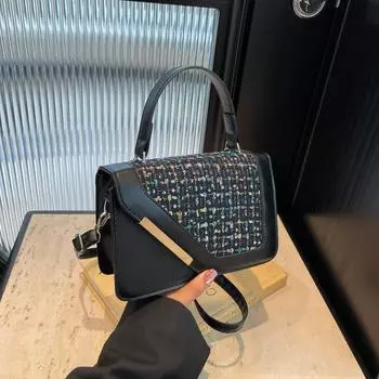 Популярный дизайн небольшой квадратной сумки этого года — модная и простая сумка-мессенджер через плечо. белый