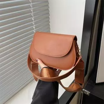 Портативная маленькая квадратная сумка, красивая, индивидуальная, повседневная, простая, 2024, новая корейская версия, модная, нишевая, сумка-мессенджер, женская сумка чёрный