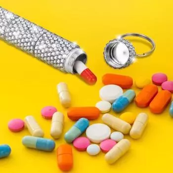 Портативная мини-бутылочка для таблеток из алюминиевого сплава с бриллиантовой инкрустацией, водонепроницаемая, для использования на открытом воздухе, небольшая банка-органайзер для лекарств с кольцом для ключей белый