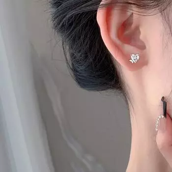 Посеребренные серьги-гвоздики S925, нишевый дизайн, простые серьги-гвоздики с изящным сердечком, серьги-гвоздики с бриллиантами и бабочками