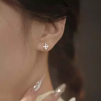 Посеребренные серьги-гвоздики S925, японский и корейский нишевый дизайн в Instagram, серьги-гвоздики с сияющей звездой, нежные, легкие, роскошные серьги-гвоздики с лунной звездой