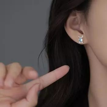 Посеребренные серьги-гвоздики S925 Яркий лунный камень Серьги-гвоздики с бантиком и кроликом Очень милая корейская девушка с бриллиантовыми серьгами в виде кроличьих ушей
