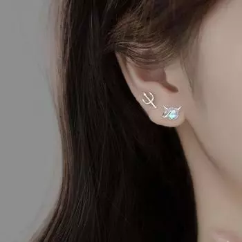 Посеребренные серьги S925, маленькие серьги с лунным камнем, Солнечная система, простые легкие роскошные серьги с холодным ветром, милые серьги с маленьким дьяволом для девочек