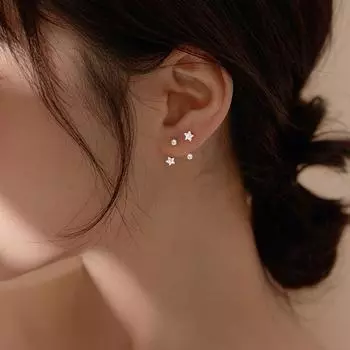Посеребренные серьги S925, модные серьги в стиле Японии и Южной Кореи, мини-компактные серьги с пятиконечной звездой и бриллиантовой звездой