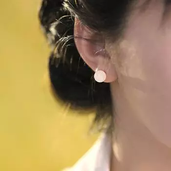 Посеребренные серьги S925 Серьги из белого нефрита, новые ежедневные бесплатные серьги с круглыми бусинами из южного красного агата и серьги из нефрита