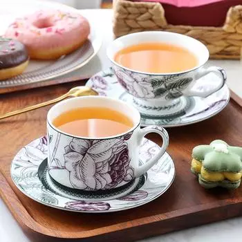 Послеобеденный чайный сервиз Кофейная чашка с блюдцем и цветком Чайная чашка из костяного фарфора Глазурь среднего цвета Изысканные чайные сервизы 290ml