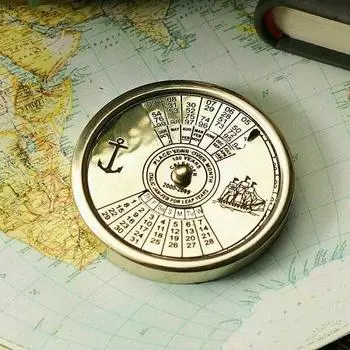 Посмотрите Винтажный латунный пресс для бумаги с 100-летним календарем Подарочный декор стола