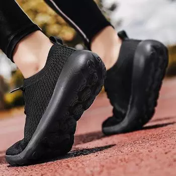 Поставка маленьких белых туфель 2025 года, весна, новые спортивные туфли, сетчатые дышащие мужские туфли, импортная торговля, пара, туфли на платформе 35