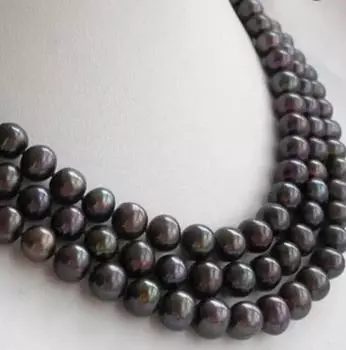 Потрясающее колье с круглым черным пресноводным жемчугом, состоящим из трех рядов диаметром 8-9 мм.