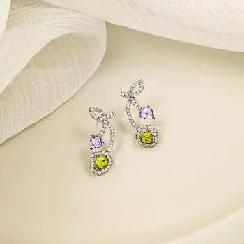 Потрясающие и шикарные женские серьги-сердечки с бантиками и цирконами — идеальный вариант для модного образа серебряный