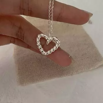 Поворотное ожерелье в форме сердца с полым сердцем Женское серебро 925 пробы Ins Холодный стиль Легкий роскошный высококачественный Sense Argent Pur Универсальный серебряный орнамент 925
