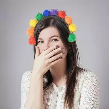 Повязка на голову Марди Гра с разноцветными помпонами, праздничная повязка на голову, аксессуары для волос для взрослых, подростков, карнавальный костюм