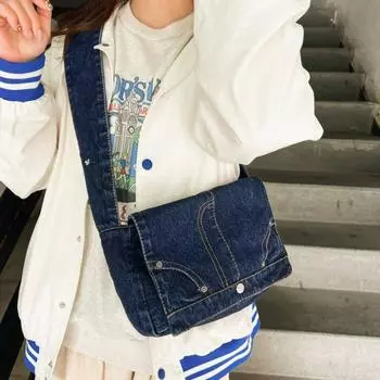 Повседневная джинсовая сумка большой вместимости для женщин. Новинка 2024 года, художественная сумка через плечо в стиле ретро, студенческая дорожная сумка для занятий.