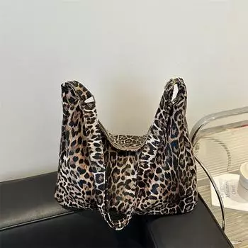 Повседневная и красивая сумка через плечо, сумка через плечо, новая корейская версия, маленькая свежая повседневная модная женская сумка чёрный