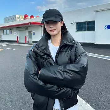 Повседневная и свободная зимняя куртка из хлопка-пуховика в укороченном стиле с толстым воротником-стойкой для женщин S чёрный