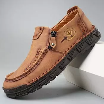 Повседневная кожаная обувь, мужские новые дышащие, нескользящие, с мягкой подошвой, без шнуровки, модные модные уличные лоферы ручной работы без шнуровки 39 чёрный