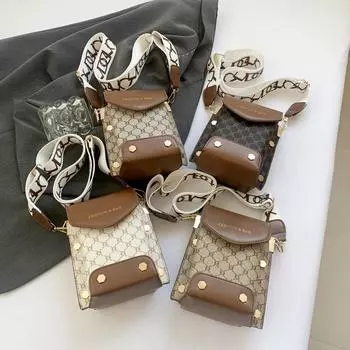 Повседневная маленькая и свежая сумка для мобильного телефона для женщин, сумка нового стиля, красивая и модная, популярная в этом году летняя маленькая квадратная сумка на одно плечо