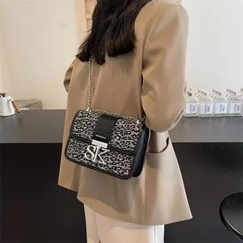 Повседневная маленькая квадратная сумка универсальная 2024 осень и зима новая женская сумка модная леопардовая цепная сумка на одно плечо косая сумка прилив чёрный