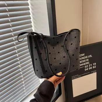 Повседневная нишевая сумка женская летняя 2024 года новая иностранная сумка через плечо подмышку модная портативная модная сумка-ведро