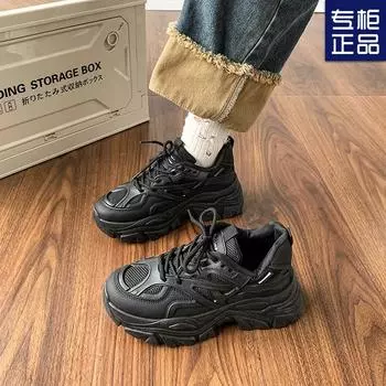 Повседневная обувь на толстой подошве, легкая спортивная обувь на мягкой подошве 2025 года, весна и осень, новые универсальные черные популярные сетчатые туфли для папы, женские 35