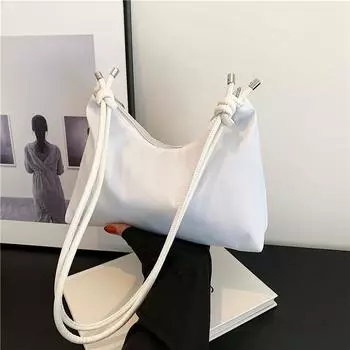 Повседневная однотонная модная новинка 2024 года, зимняя новая простая нейлоновая сумка-багет на одно плечо под мышкой для женщин белый