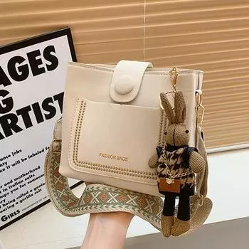 Повседневная персонализированная маленькая сумка женская модная сумка-ведро для поездок на работу 2024 года весна-лето красивая нишевая простая модная сумка-мессенджер Without pendant чёрный