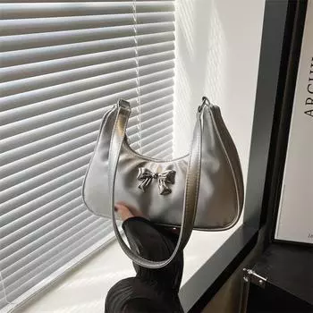 Повседневная простая и вместительная французская сумка-бабочка 2024 года, новая модная иностранная однотонная сумка на одно плечо через подмышку для женщин чёрный