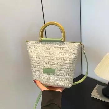Повседневная соломенная сумка женская весна 2024 года новая корейская версия модной и универсальной портативной сумки-ведра на одно плечо большой вместимости белый