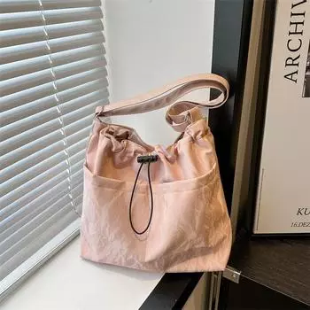 Повседневная сумка большой вместимости женская летняя 2024 года, новая модная фактурная сумка через подмышку, классическая сумка-мессенджер для поездок на работу и дальних поездок чёрный