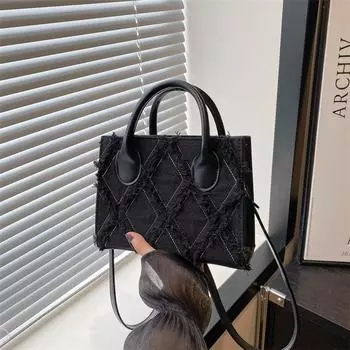 Повседневная сумка через плечо, простая и модная маленькая квадратная сумка, женская, летняя, 2024 года, новая, простая и модная сумка-мессенджер чёрный