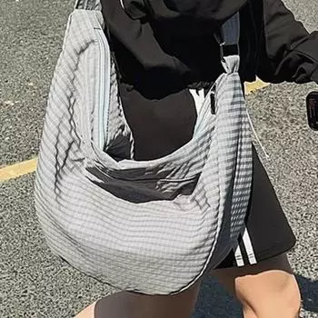 Повседневная сумка через плечо Сумка-пельмень в непринужденном стиле Простая и универсальная сумка на одно плечо чёрный