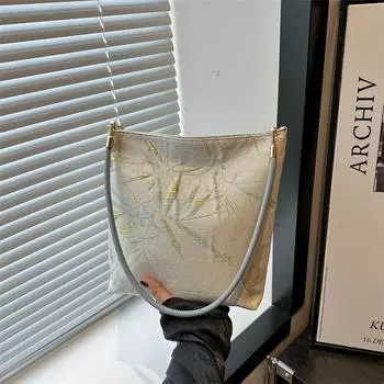 Повседневная сумка через плечо женская популярная нишевая сумка женская летняя новая простая модная сумка-мессенджер 2024 года