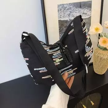 Повседневная сумка-мессенджер с мягкой поверхностью большой вместимости для женщин 2024 года, новая модная популярная сумка-пельмень в иностранном стиле, универсальная сумка через плечо белый