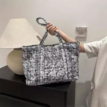 Повседневная трендовая персонализированная женская сумка через плечо 2024 года, модная новая сумка для покупок большой вместимости, простая сумка для хранения чёрный