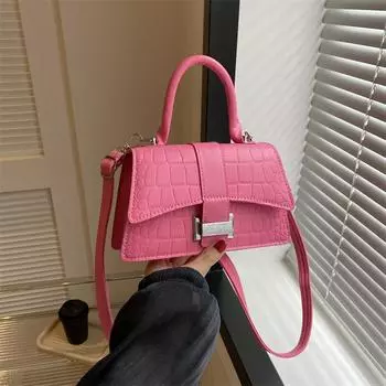 Повседневная трендовая сумка через плечо корейская версия простой маленькой квадратной сумки 2024 года, новая сумка осень женская мода сумка-мессенджер в иностранном стиле чёрный