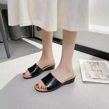 Повседневные и удобные уличные тапочки на покатом каблуке, легкие и мягкие женские туфли, шлепанцы для женщин 35 чёрный