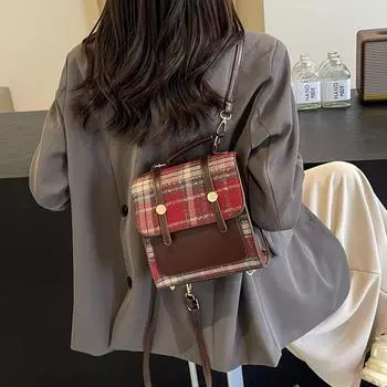 Повседневный небольшой рюкзак в британском стиле для женщин 2024 года, новая модная сумка в клетку, универсальная сумка для поездок на работу через плечо с косым ремнем чёрный