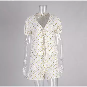 Повседневный женский комплект с рубашкой на шнуровке с коротким рукавом и V-образным вырезом, широкие женские шорты с высокой талией, летний женский новый праздничный костюм 2025 года S белый