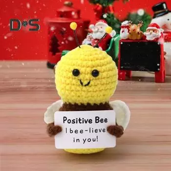 Позитивная вязаная крючком кукла-пчелка с вдохновляющей открыткой, эмоциональная поддержка, ручная вязка, горшечные растения, украшение в виде картофельного огурца, игрушка для снятия стресса красный