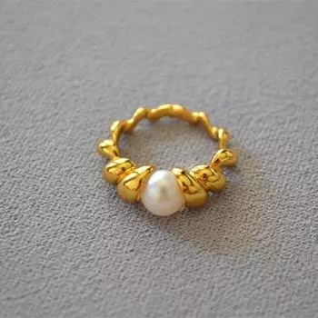 Позолоченное латунное витое кольцо с градиентным рогом и жемчугом