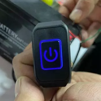 Практичный переключатель переднего света Простота в эксплуатации Легкий вес Идеальная установка белый