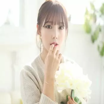 Прекрасное открывающееся кольцо регулируемого размера с крыльями ангела белого золота